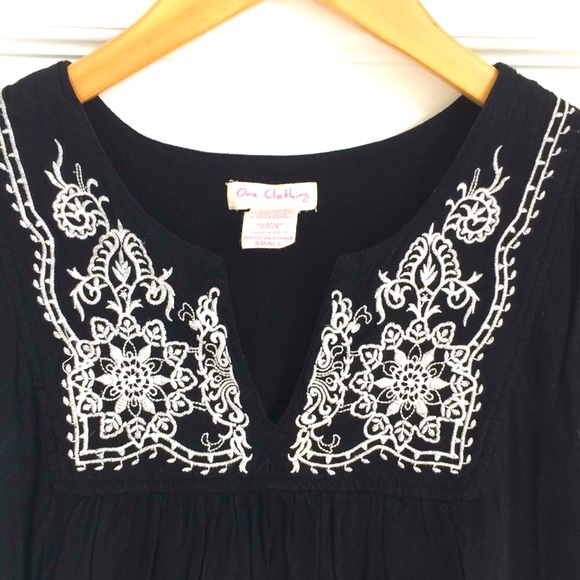 ✨SOLD✨One Clothing Embroidered Floral Tunic Dress - Picture 3 of 6